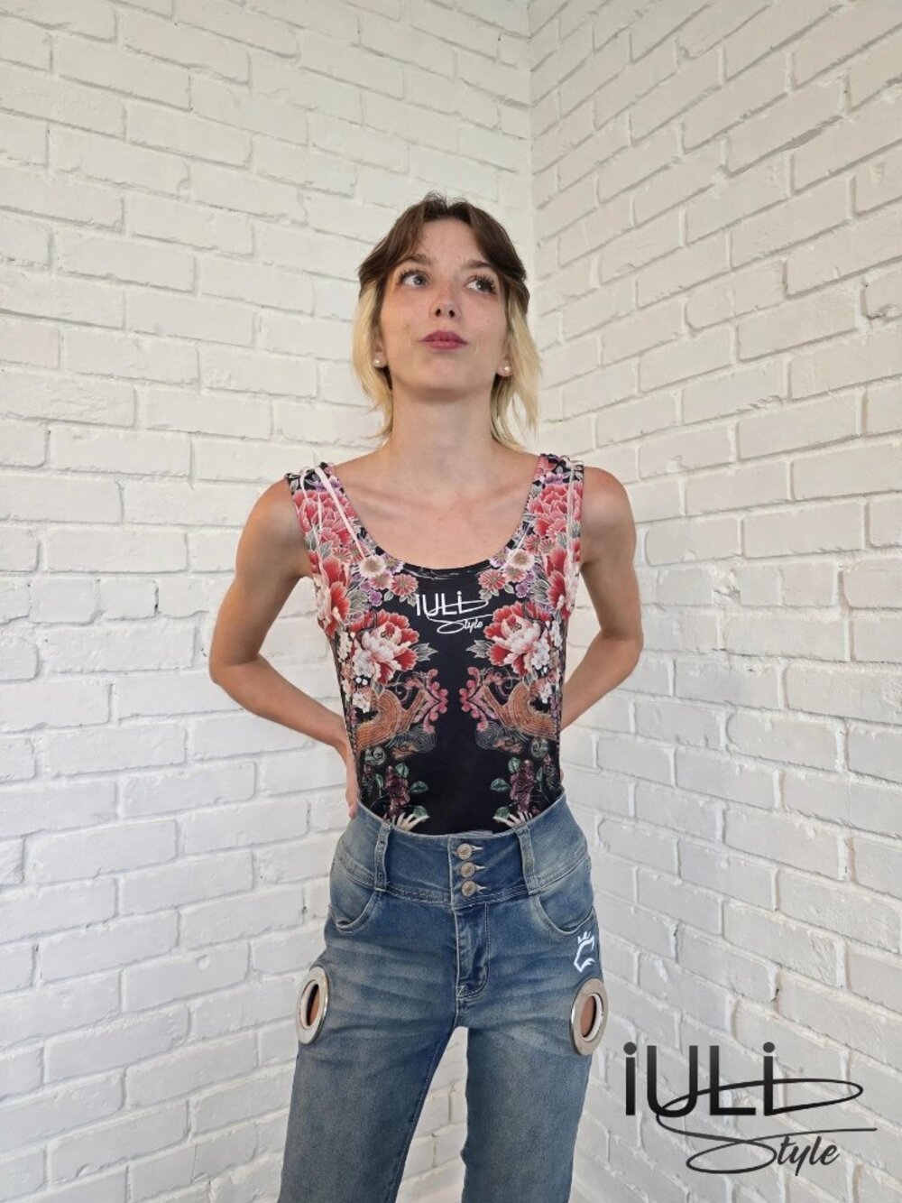 iULi Style Black Floral Sleeveless Bodysuit Red Peony Print